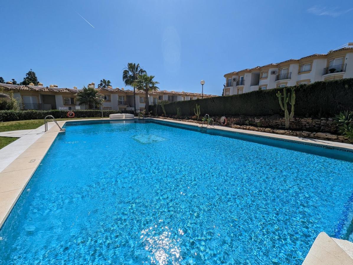 Fantastic Views, Large Apartment With 3 Pools, Minutes From Beach And Golf Mijas Costa Spain Sitio de Calahonda Exterior photo