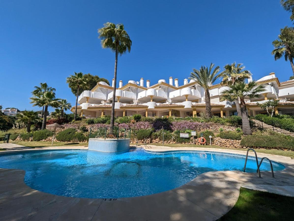 Fantastic Views, Large Apartment With 3 Pools, Minutes From Beach And Golf Mijas Costa Spain Sitio de Calahonda Exterior photo